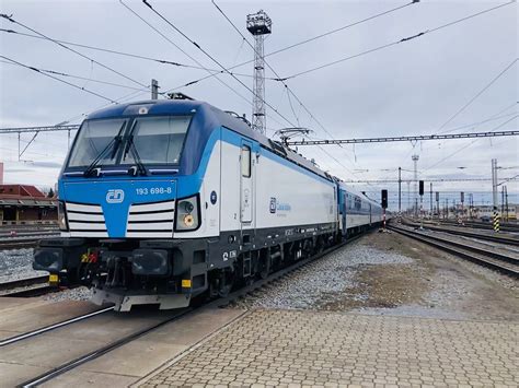 Informace o vlaku R 888 Slovácký expres .